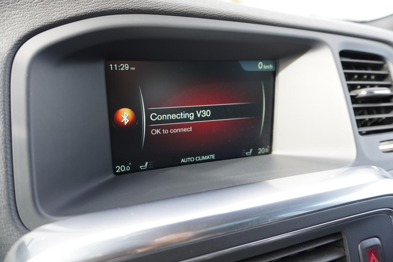 2015 Volvo V60 1 OWNER / NO ACCIDENTS / T6 AWD / LOW KM'S /LOADED - Photo #16