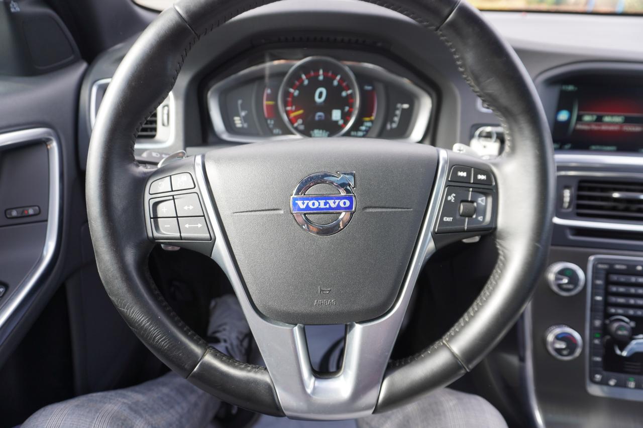 2015 Volvo V60 1 OWNER / NO ACCIDENTS / T6 AWD / LOW KM'S /LOADED - Photo #12