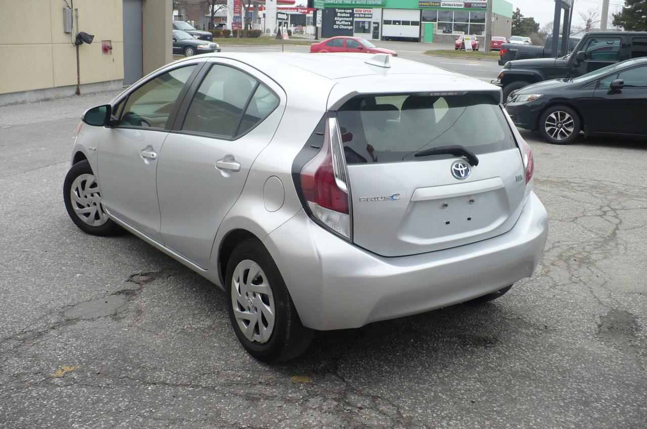 2016 Toyota Prius c 5dr HB Photo4