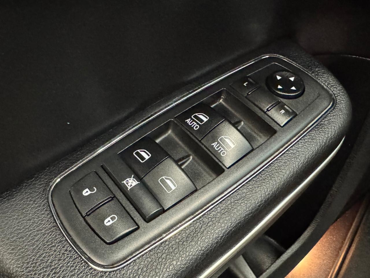 2019 Chrysler 300 S+New Tires+Brakes+ApplePlay+Roof+GPS+CLEAN CARFAX - Photo #53