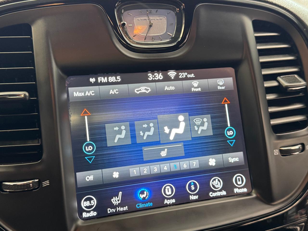 2019 Chrysler 300 S+New Tires+Brakes+ApplePlay+Roof+GPS+CLEAN CARFAX - Photo #38
