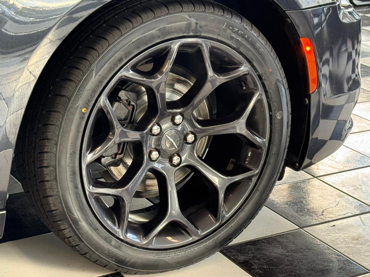2019 Chrysler 300 S+New Tires+Brakes+ApplePlay+Roof+GPS+CLEAN CARFAX - Photo #64
