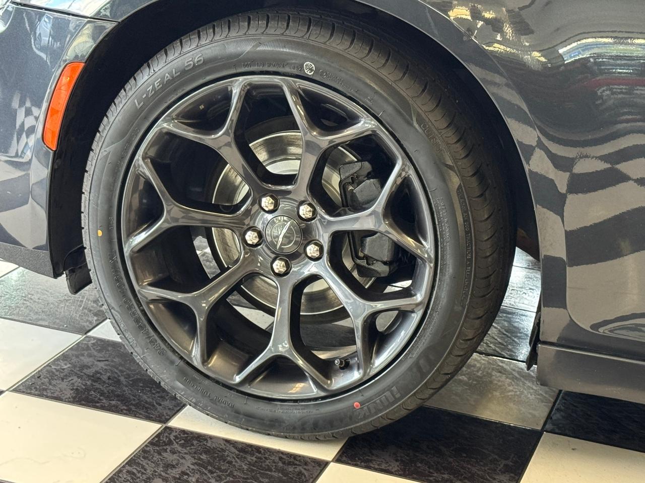 2019 Chrysler 300 S+New Tires+Brakes+ApplePlay+Roof+GPS+CLEAN CARFAX - Photo #61