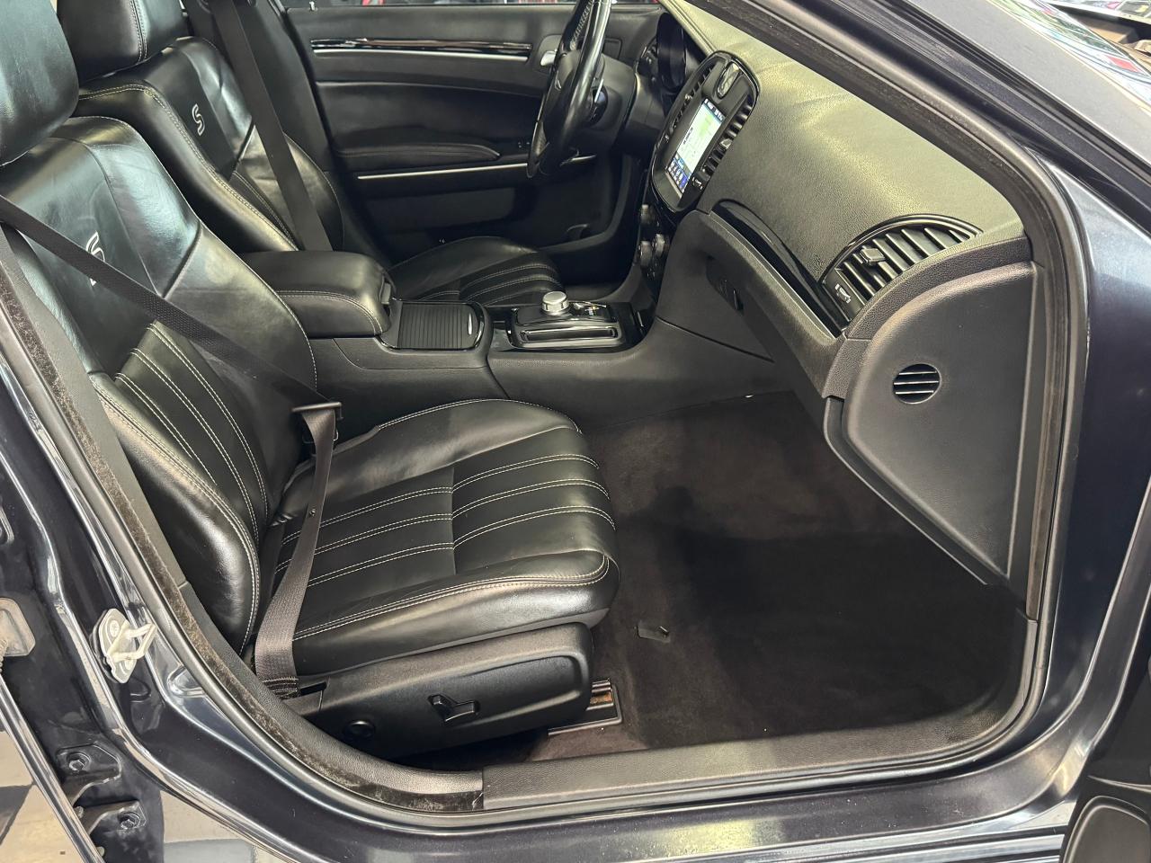 2019 Chrysler 300 S+New Tires+Brakes+ApplePlay+Roof+GPS+CLEAN CARFAX Photo99