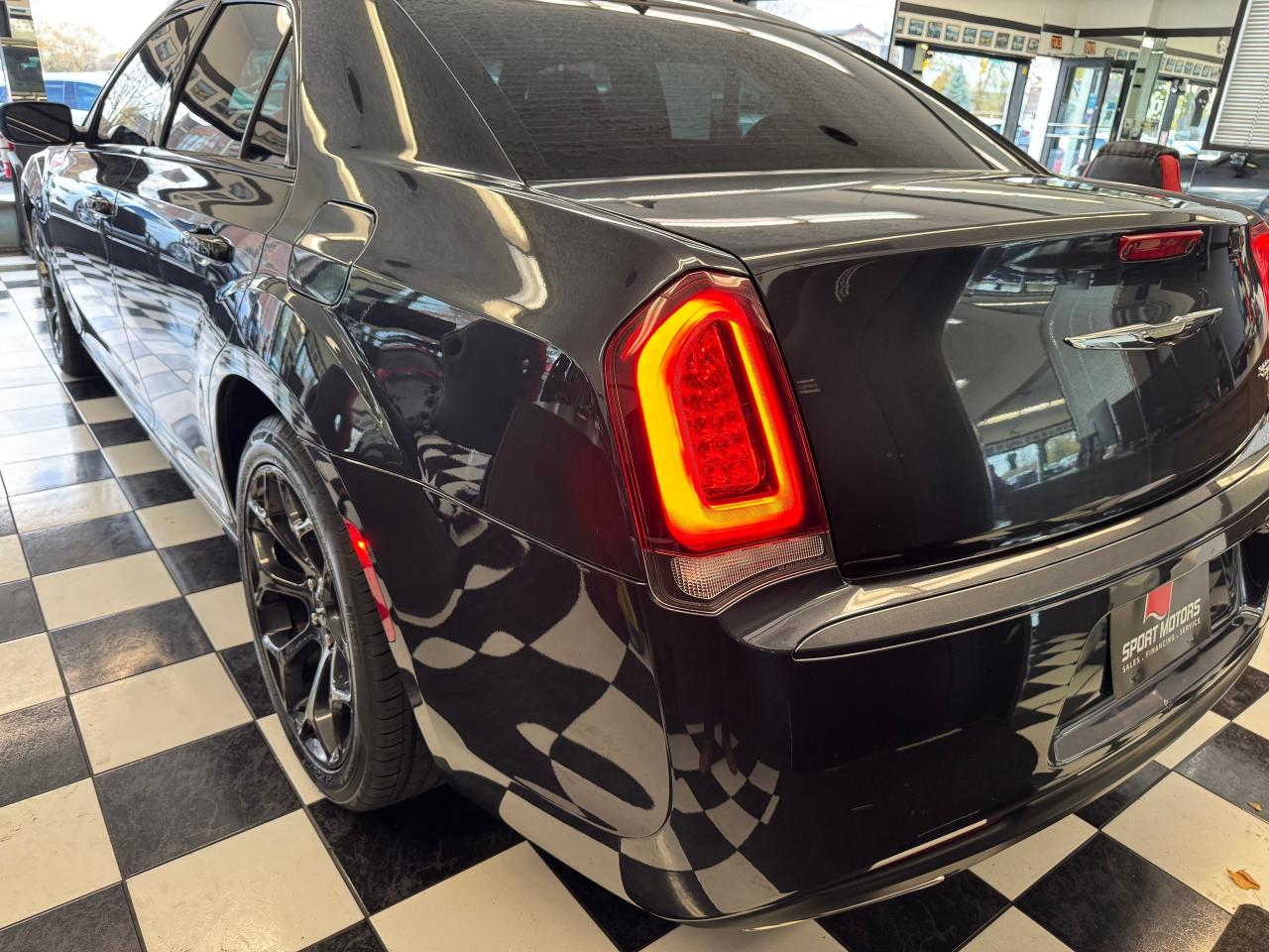 2019 Chrysler 300 S+New Tires+Brakes+ApplePlay+Roof+GPS+CLEAN CARFAX - Photo #46