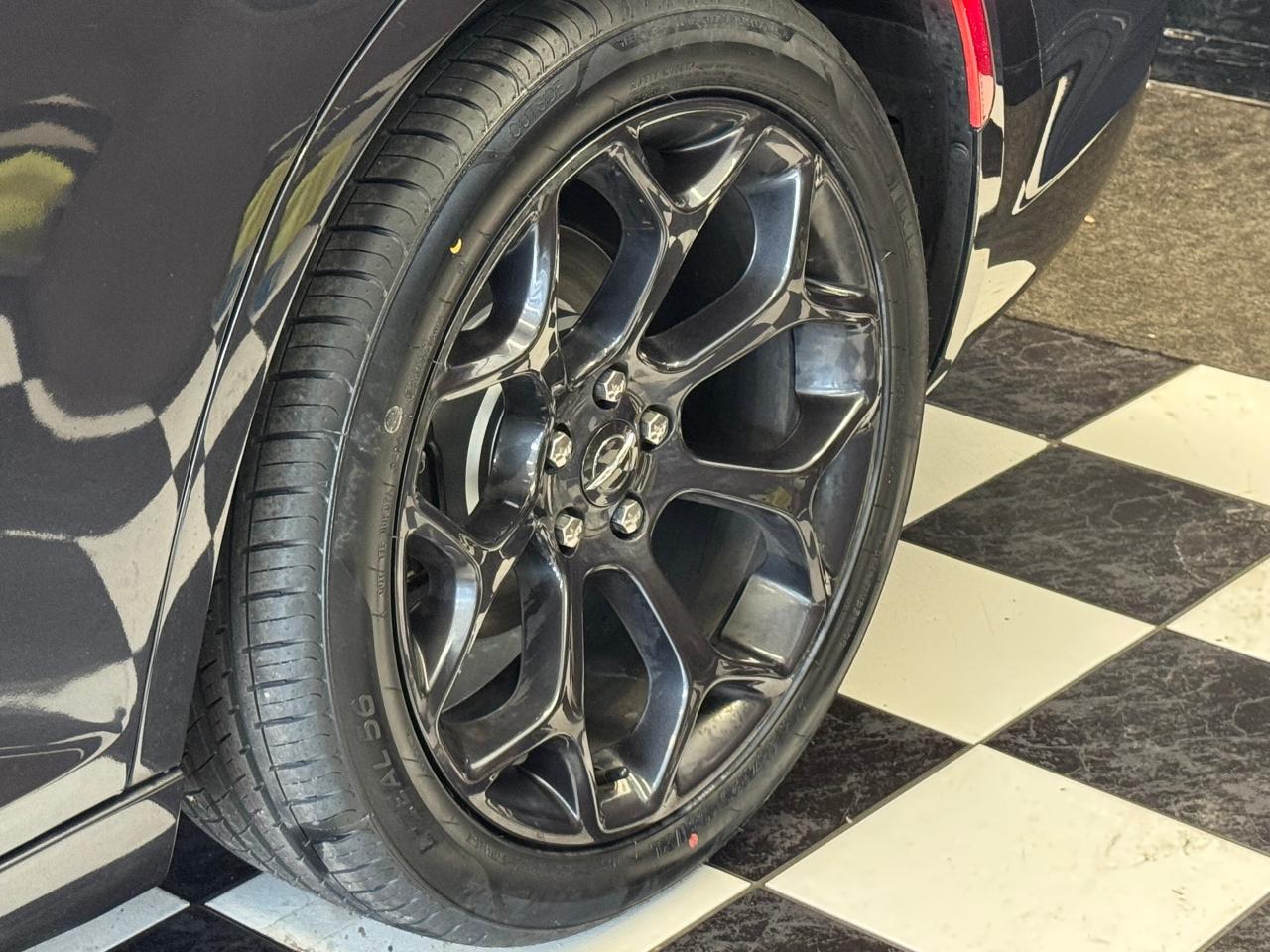 2019 Chrysler 300 S+New Tires+Brakes+ApplePlay+Roof+GPS+CLEAN CARFAX Photo135