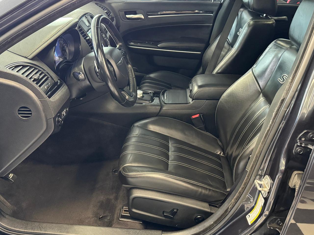 2019 Chrysler 300 S+New Tires+Brakes+ApplePlay+Roof+GPS+CLEAN CARFAX - Photo #22