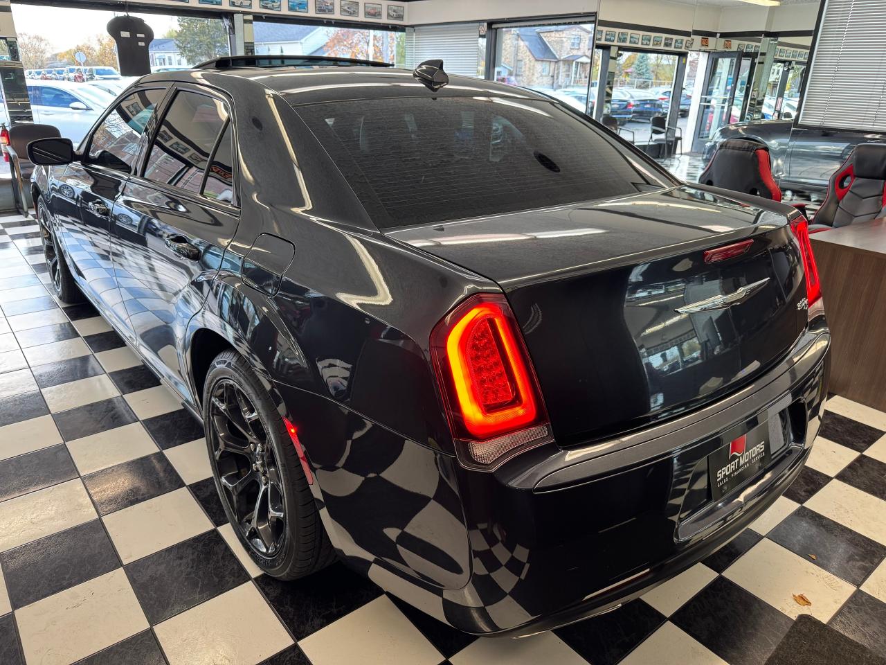2019 Chrysler 300 S+New Tires+Brakes+ApplePlay+Roof+GPS+CLEAN CARFAX - Photo #7