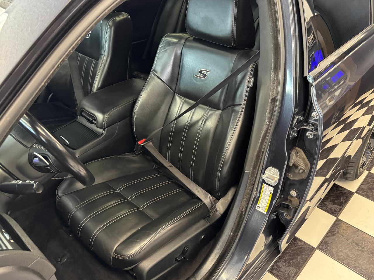 2019 Chrysler 300 S+New Tires+Brakes+ApplePlay+Roof+GPS+CLEAN CARFAX Photo96
