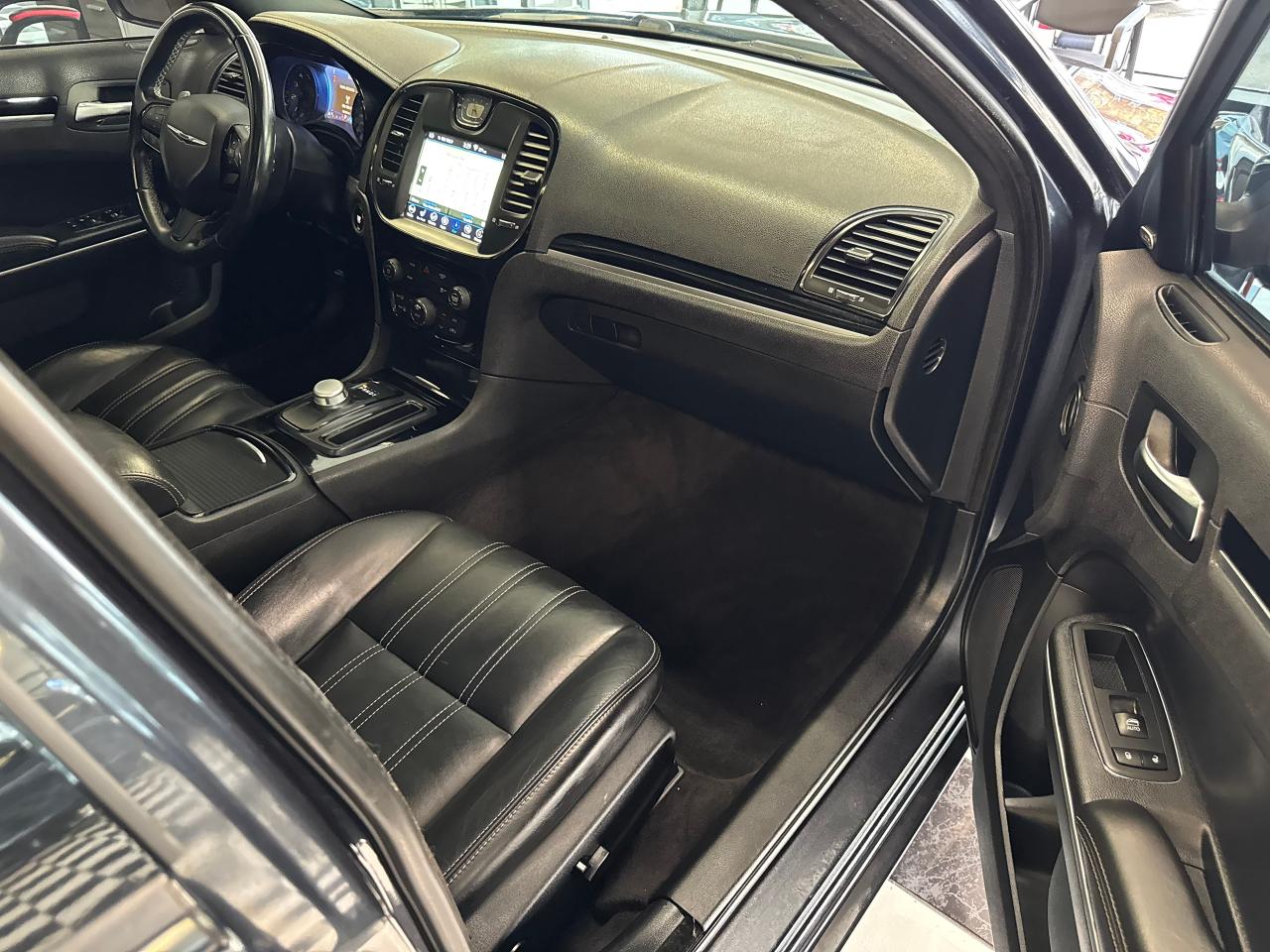 2019 Chrysler 300 S+New Tires+Brakes+ApplePlay+Roof+GPS+CLEAN CARFAX - Photo #24