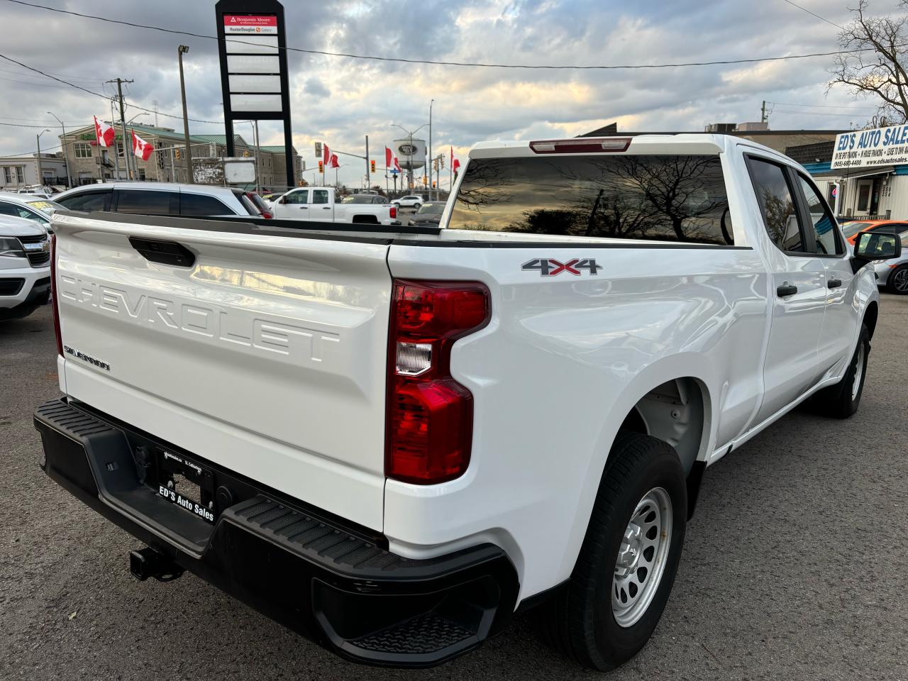 2022 Chevrolet Silverado 1500 Crew Cab, 4X4, Back-Up Camera, Towing Package - Photo #7