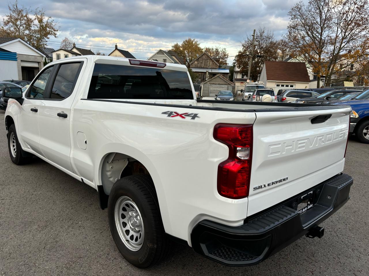 2022 Chevrolet Silverado 1500 Crew Cab, 4X4, Back-Up Camera, Towing Package - Photo #5