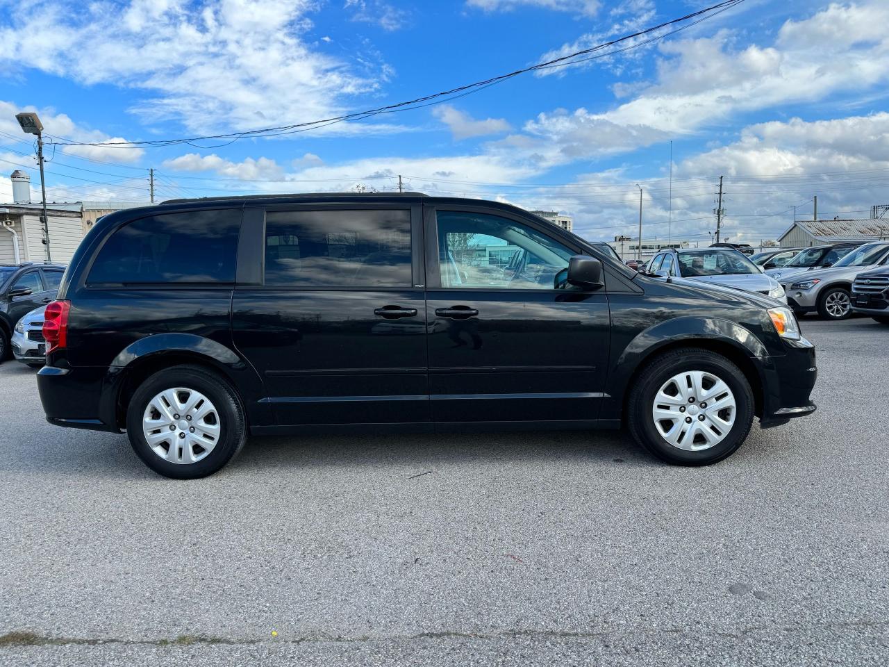 2013 Dodge Grand Caravan SXT Photo3