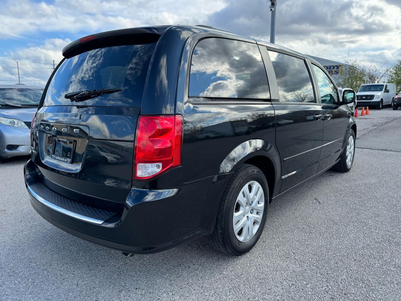 2013 Dodge Grand Caravan SXT Photo4