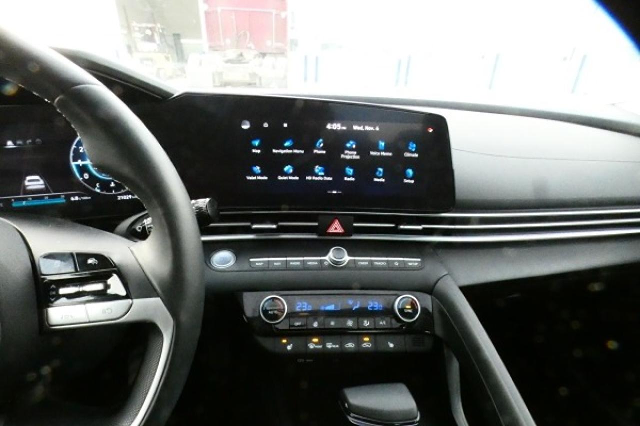 2024 Hyundai Elantra Preferred IVT w/Tech Pkg, Htd cloth, S/R, NAV, BUC - Photo #15