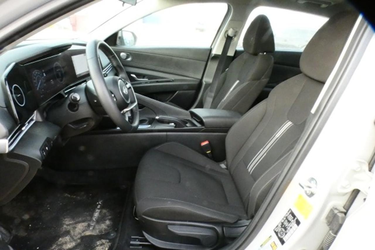 2024 Hyundai Elantra Preferred IVT w/Tech Pkg, Htd cloth, S/R, NAV, BUC - Photo #10