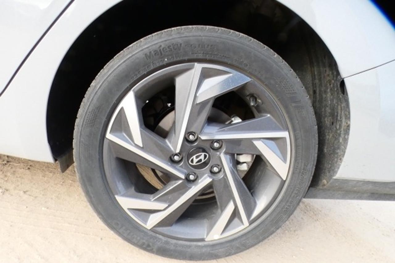 2024 Hyundai Elantra Preferred IVT w/Tech Pkg, Htd cloth, S/R, NAV, BUC - Photo #18