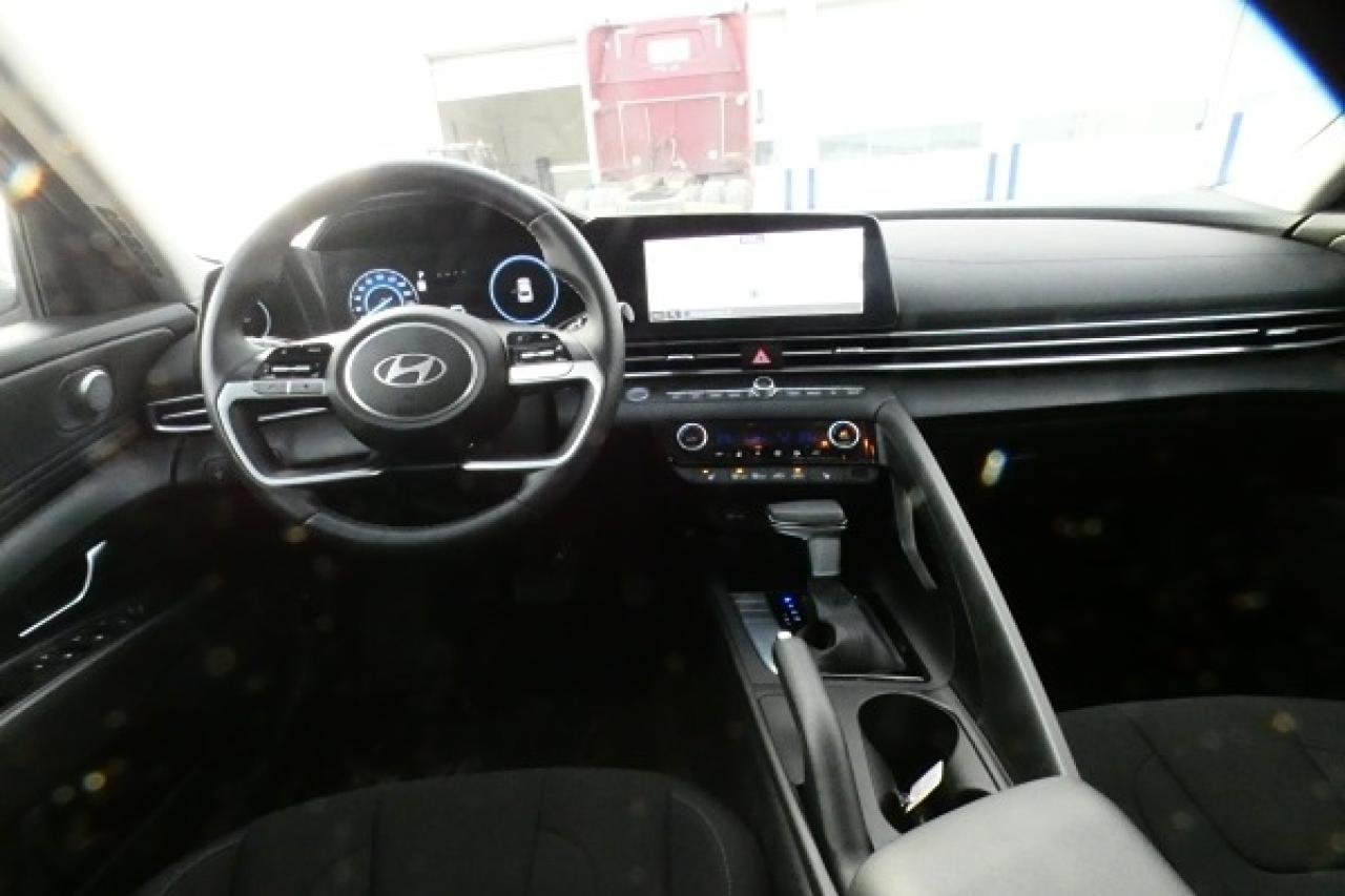 2024 Hyundai Elantra Preferred IVT w/Tech Pkg, Htd cloth, S/R, NAV, BUC - Photo #11