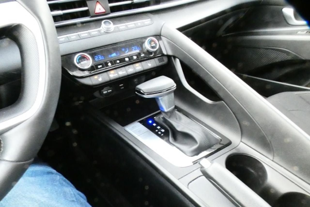 2024 Hyundai Elantra Preferred IVT w/Tech Pkg, Htd cloth, S/R, NAV, BUC - Photo #16
