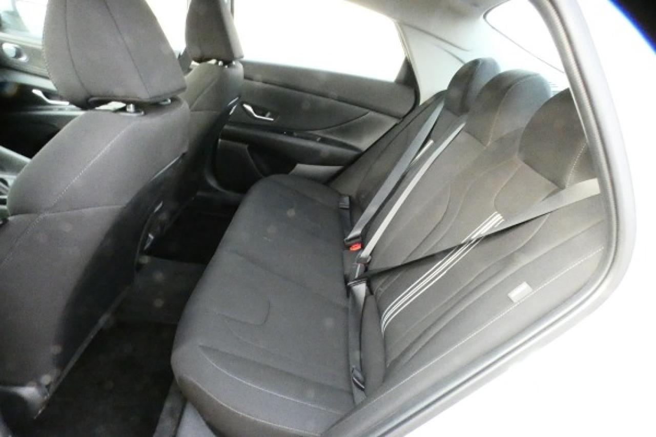 2024 Hyundai Elantra Preferred IVT w/Tech Pkg, Htd cloth, S/R, NAV, BUC - Photo #9