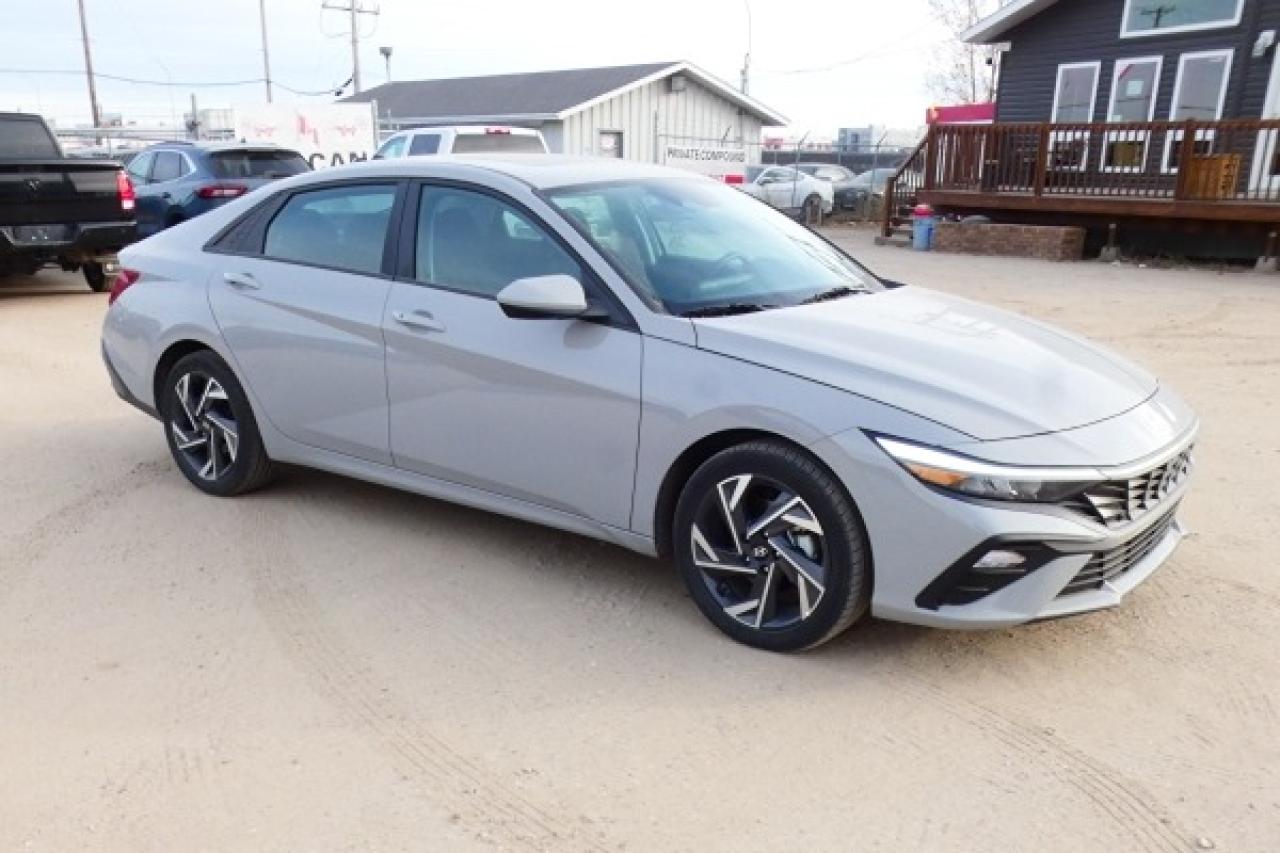 2024 Hyundai Elantra Preferred IVT w/Tech Pkg, Htd cloth, S/R, NAV, BUC - Photo #4