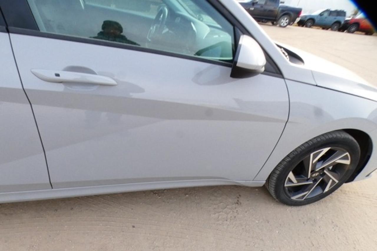 2024 Hyundai Elantra Preferred IVT w/Tech Pkg, Htd cloth, S/R, NAV, BUC - Photo #23