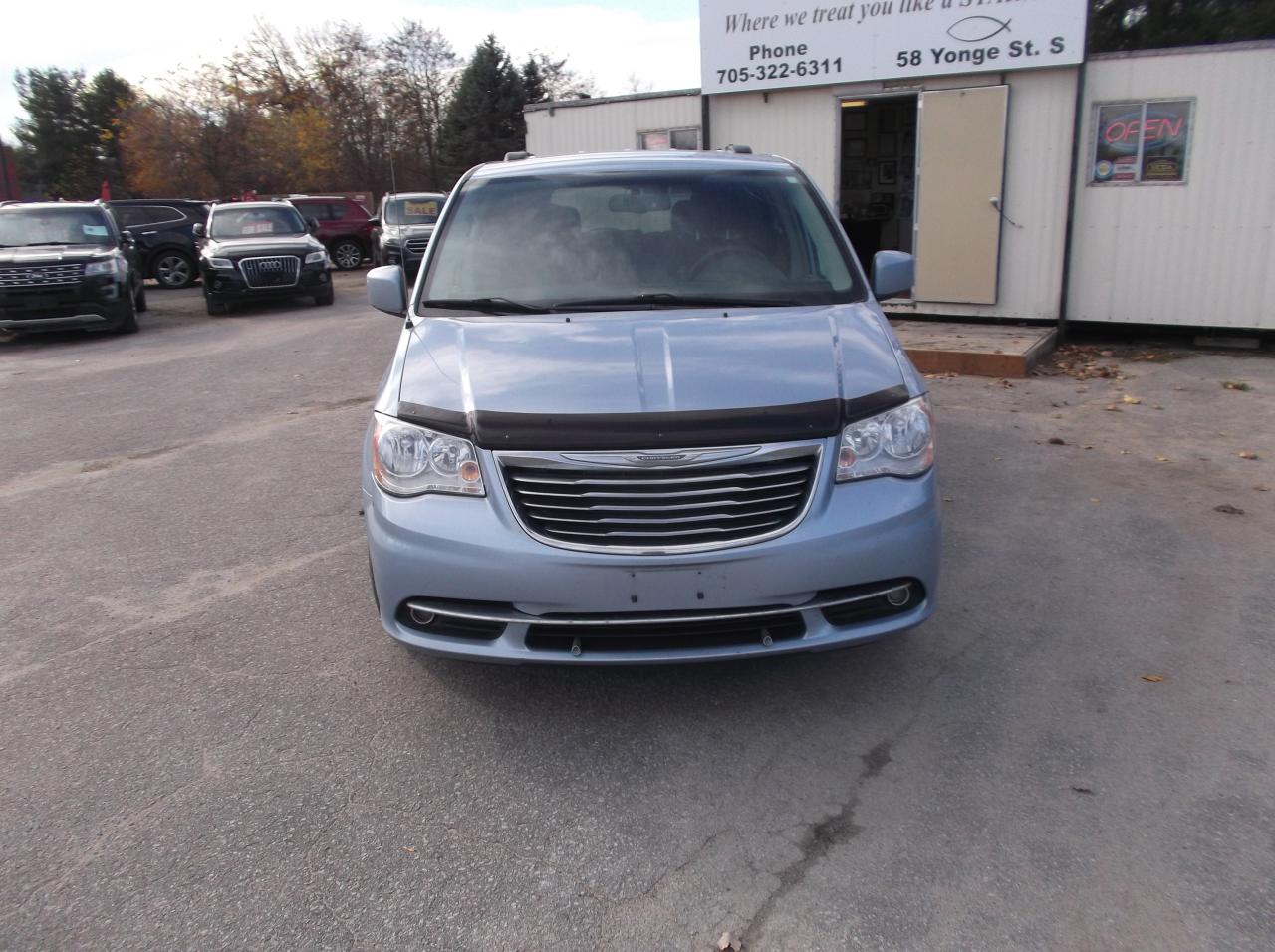 2016 Chrysler Town & Country TOURING - Photo #2