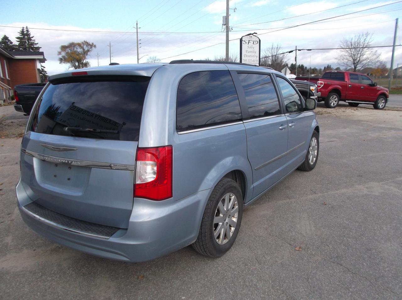 2016 Chrysler Town & Country TOURING - Photo #5