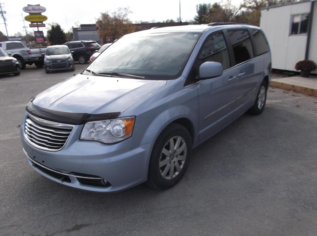 2016 Chrysler Town & Country TOURING - Photo #3