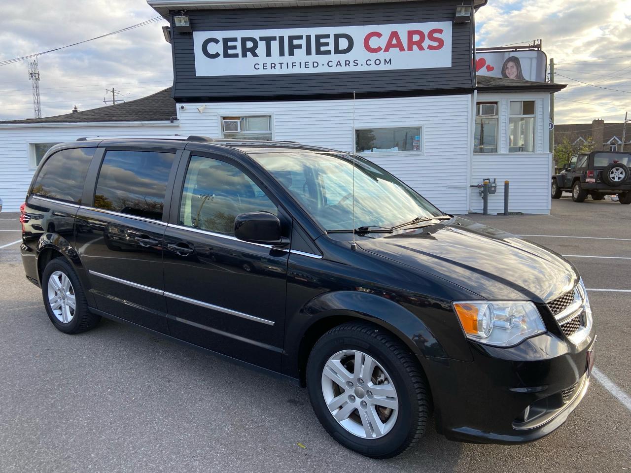 Used 2017 Dodge Grand Caravan Crew ** CRUISE, FULL STOW N GO ** for sale in St Catharines, ON