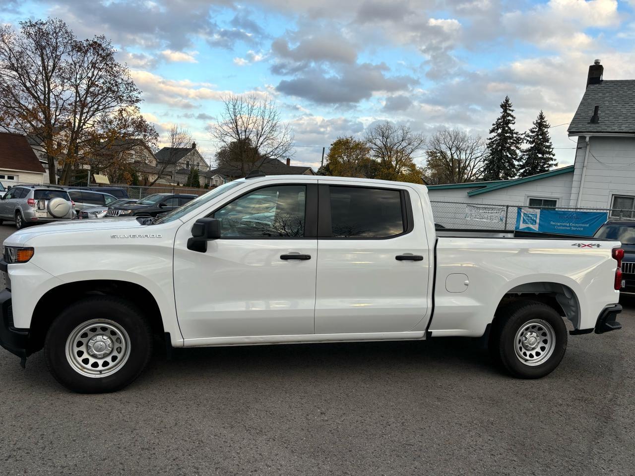 2022 Chevrolet Silverado 1500 Crew Cab, 4X4, Back-Up Camera, Towing Package