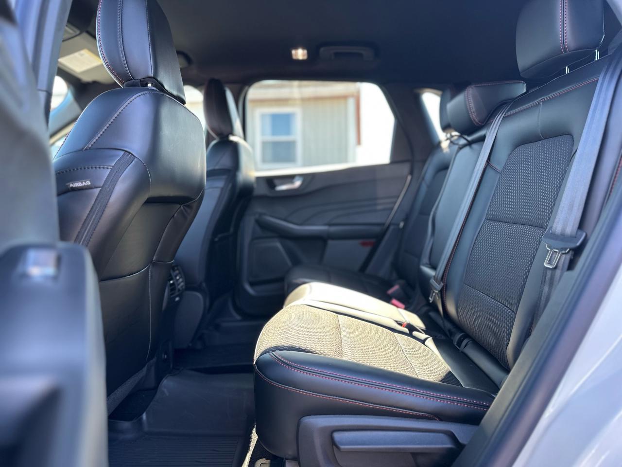 2025 Ford Escape ST-Line AWD Photo5
