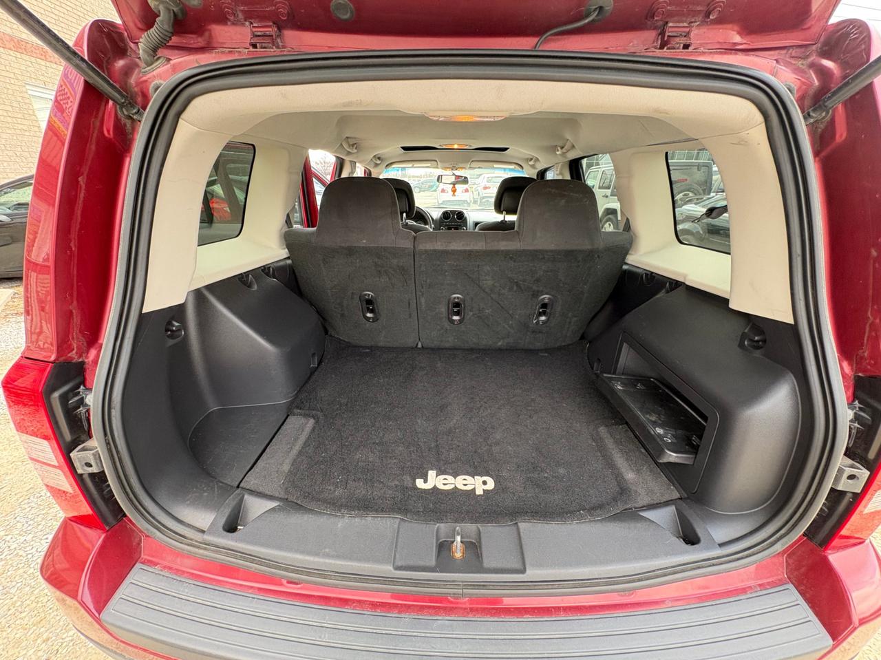 2014 Jeep Patriot FWD 4dr North with Safety and Warranty, Financing available Photo