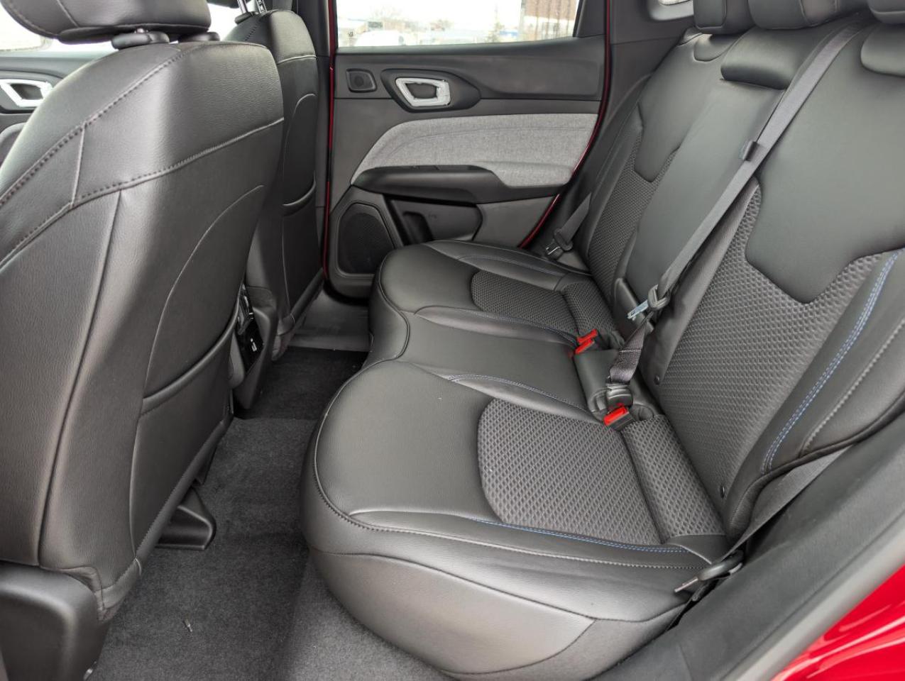 2025 Jeep Compass NORTH 4X4 Photo