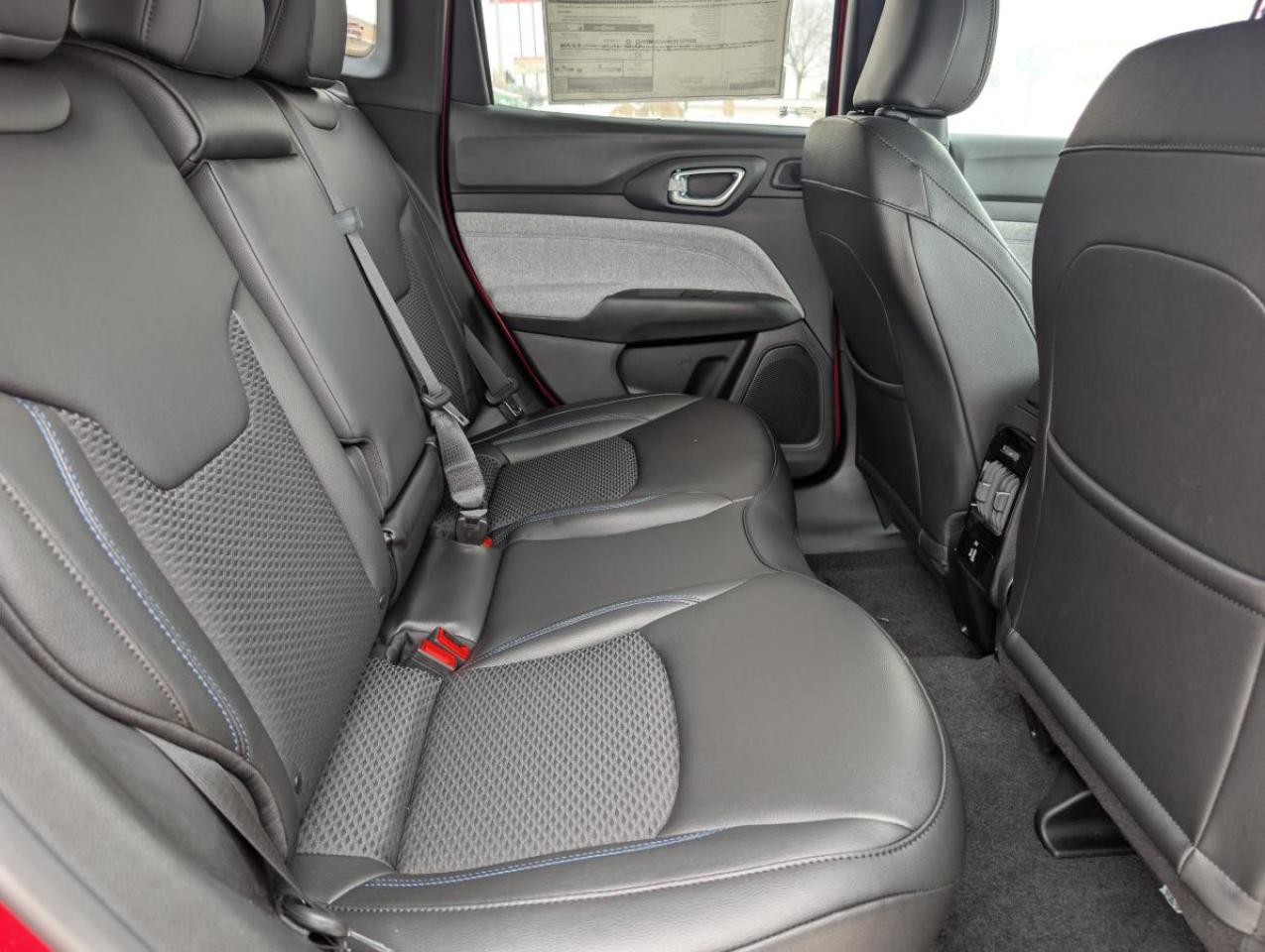 2025 Jeep Compass NORTH 4X4 Photo