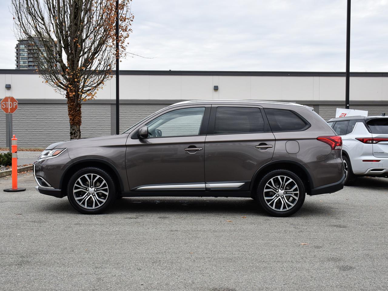 Used 2017 Mitsubishi Outlander ES Touring - Sunroof, Backup Camera, Dual Climate for sale in Coquitlam, BC