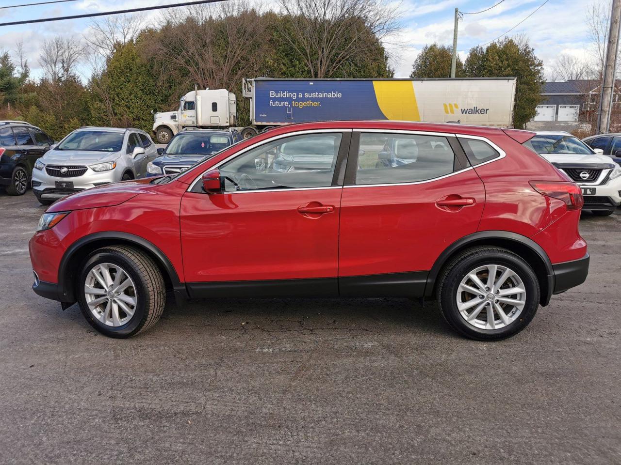 2018 Nissan Rogue Sport SV AWD - Photo #2