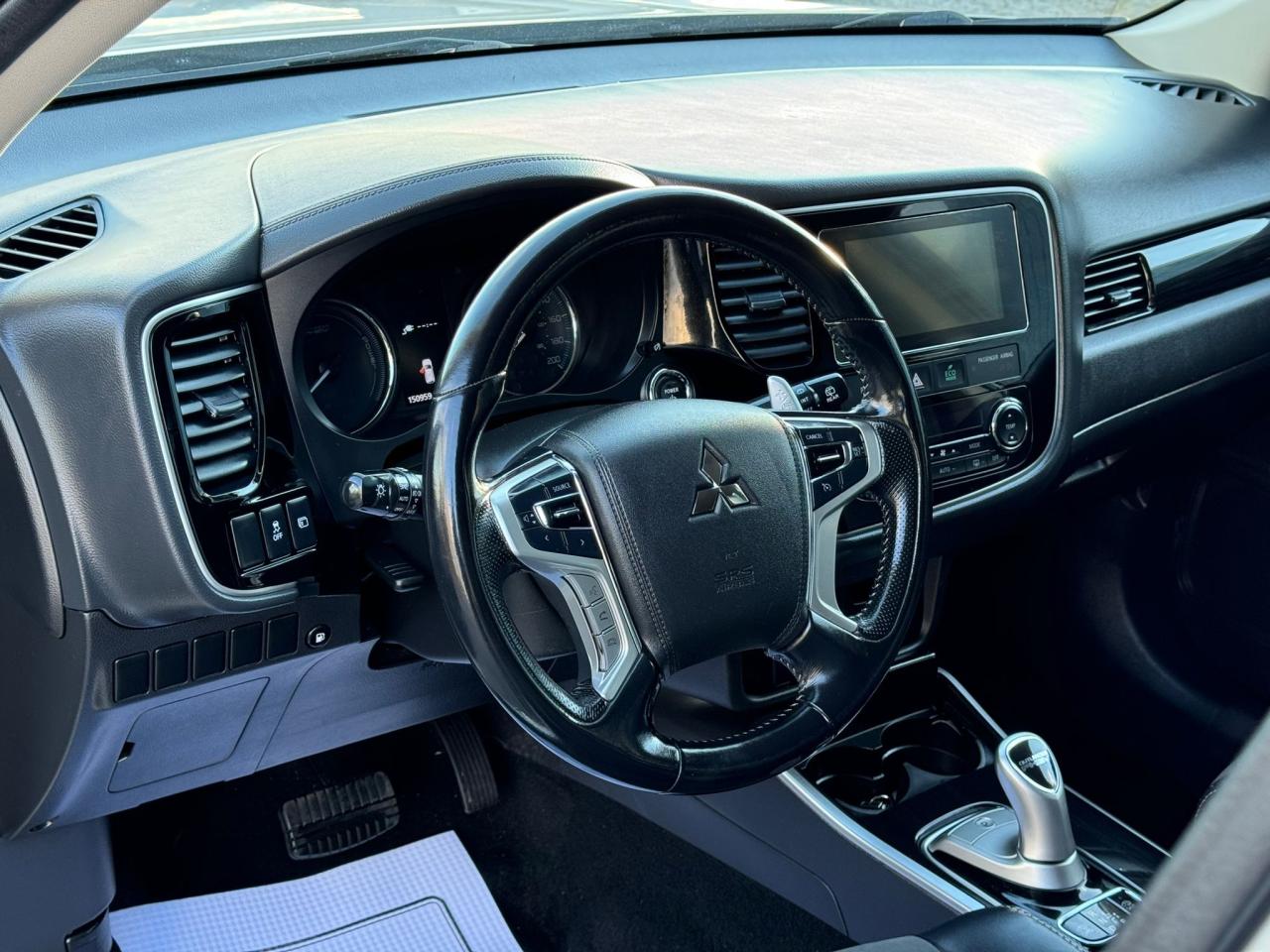 2018 Mitsubishi Outlander PHEV PLUG IN HYBRID | S-AWC | CLEAN CARFAX | CARPLAY | Photo14