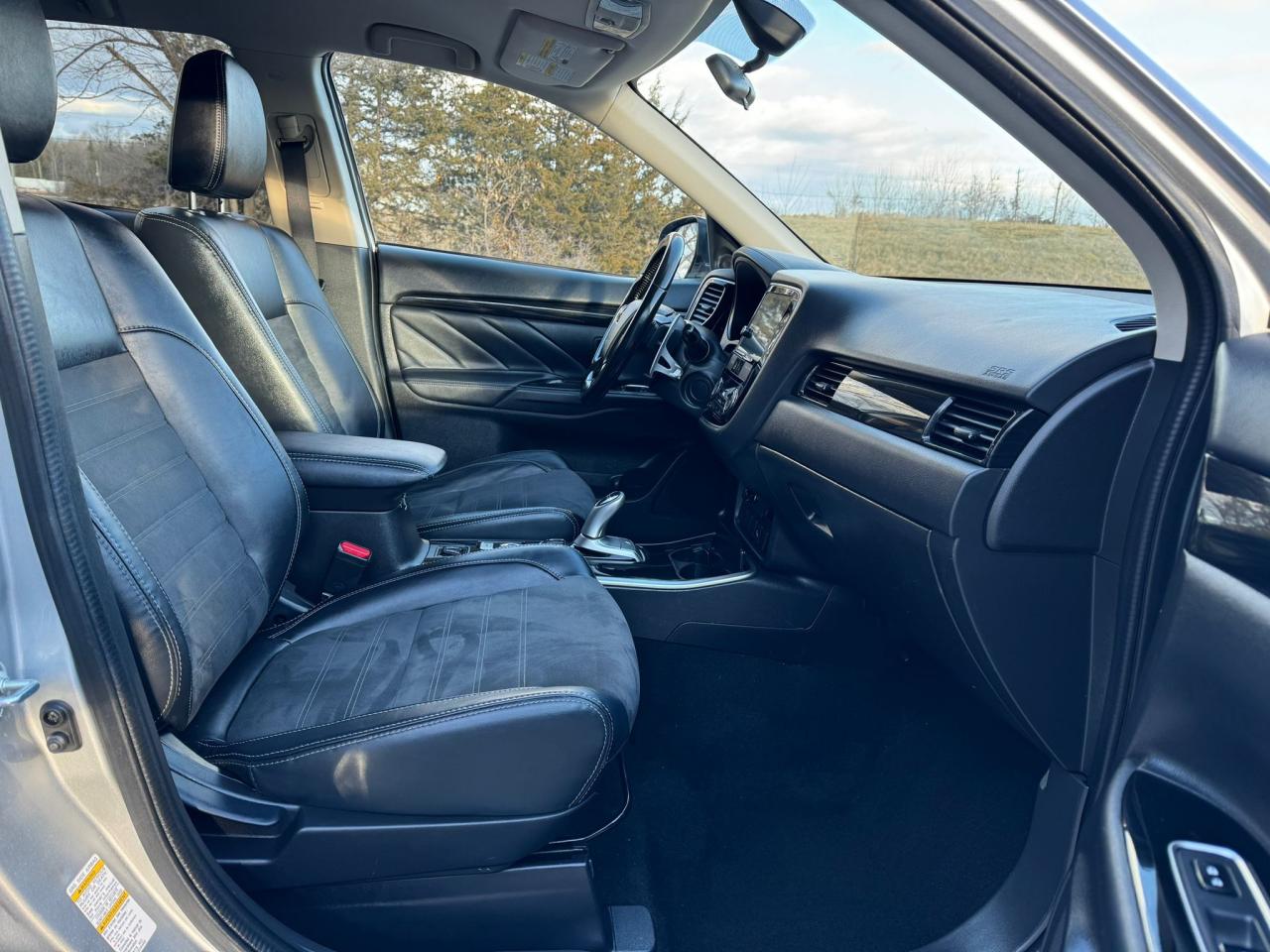 2018 Mitsubishi Outlander PHEV PLUG IN HYBRID | S-AWC | CLEAN CARFAX | CARPLAY | Photo9