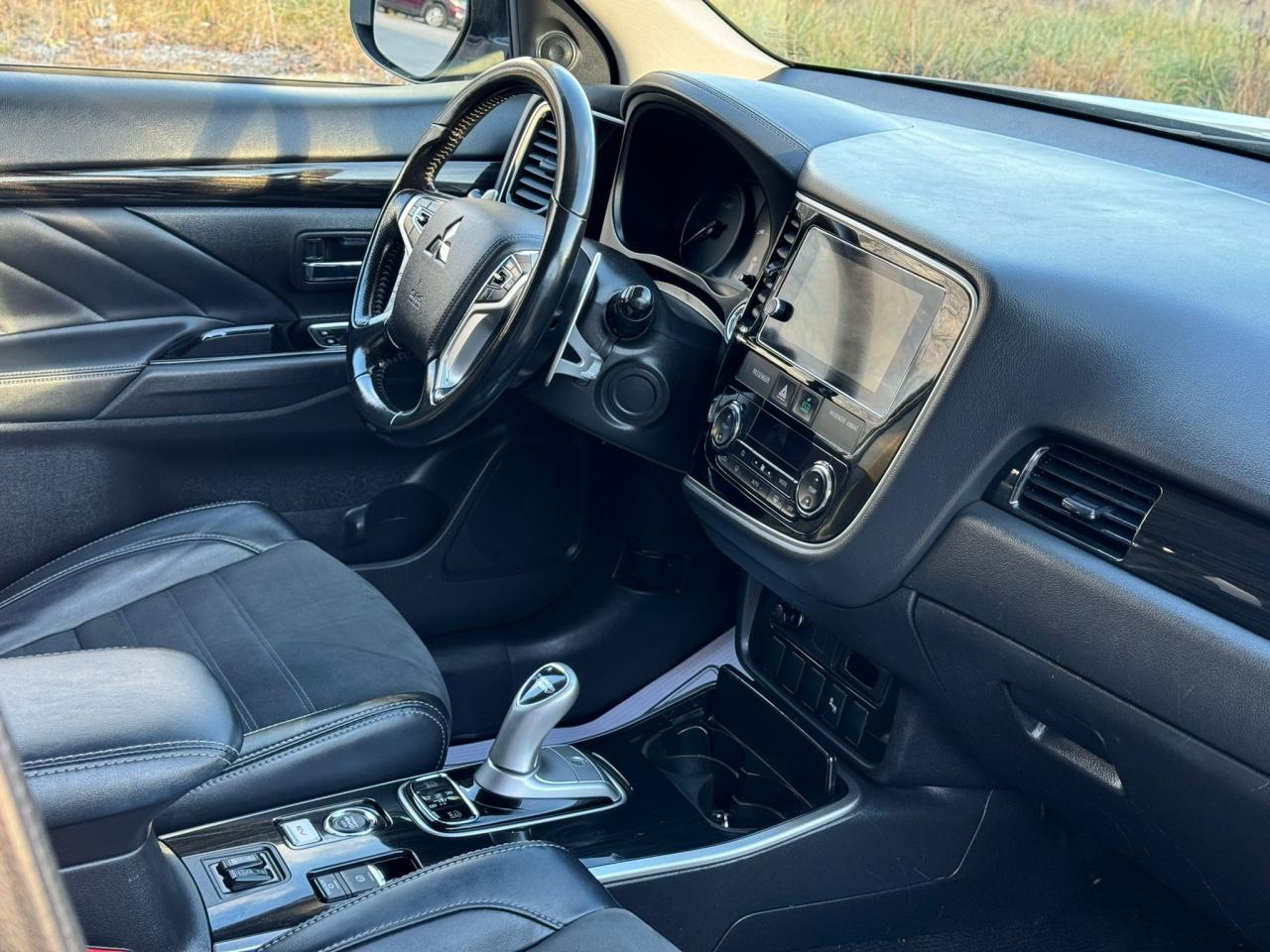 2018 Mitsubishi Outlander PHEV PLUG IN HYBRID | S-AWC | CLEAN CARFAX | CARPLAY | Photo11