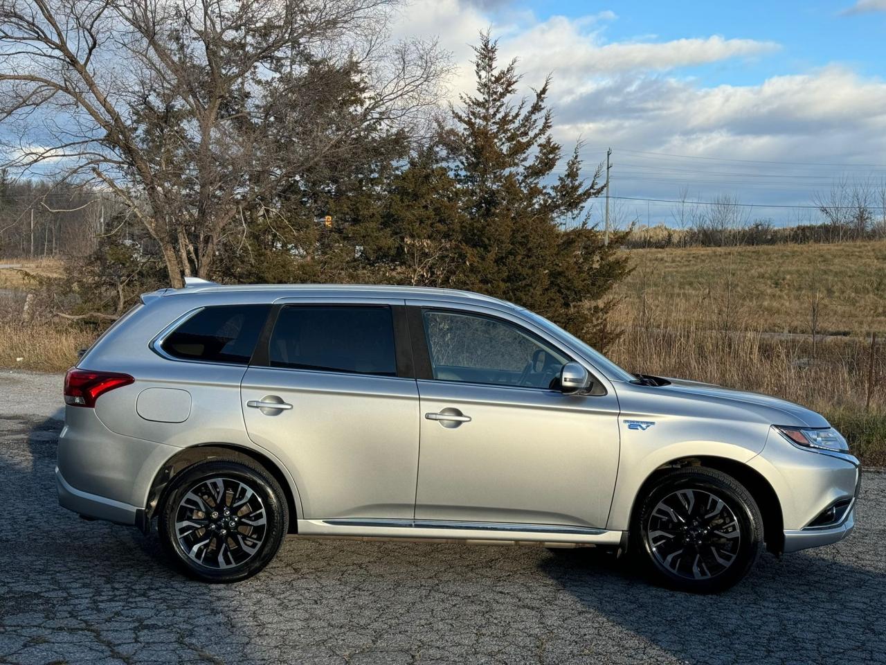 2018 Mitsubishi Outlander PHEV PLUG IN HYBRID | S-AWC | CLEAN CARFAX | CARPLAY | Photo6