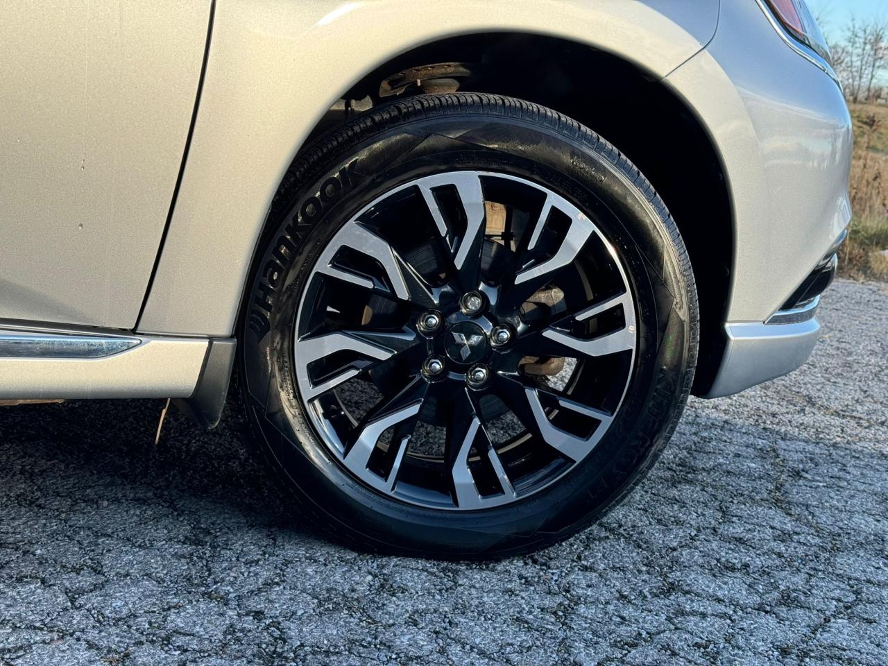2018 Mitsubishi Outlander PHEV PLUG IN HYBRID | S-AWC | CLEAN CARFAX | CARPLAY | Photo7