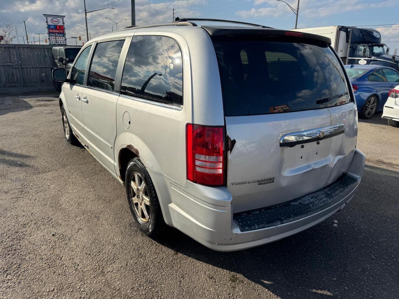 2008 Chrysler Town & Country Touring, RUNS GOOD, AS IS SPECIAL - Photo #3