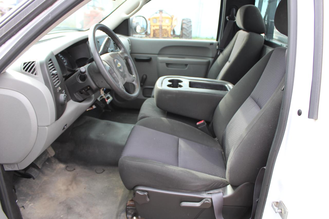 2011 Chevrolet Silverado 1500  Photo3