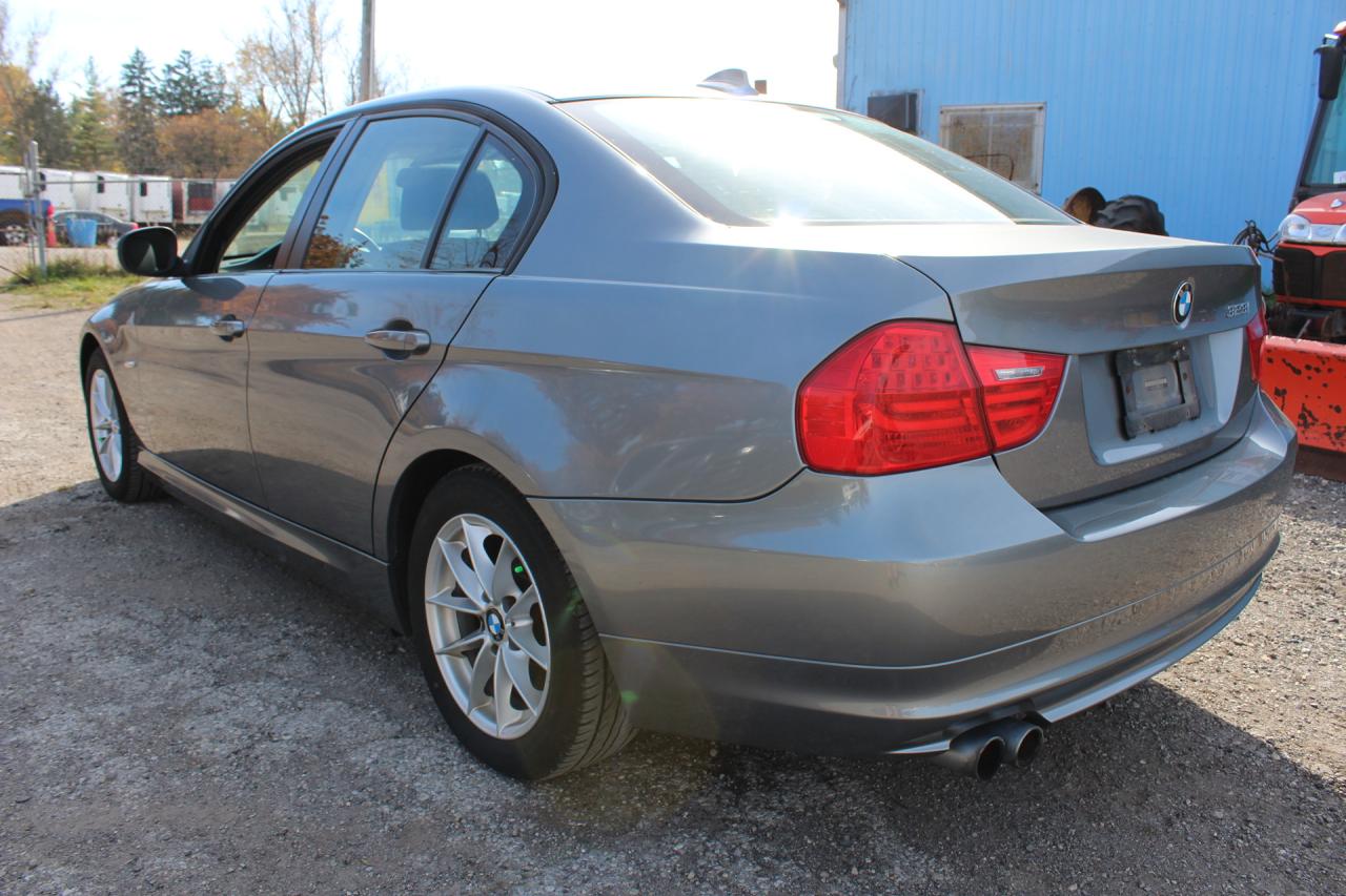 2011 BMW 3 Series  Photo2