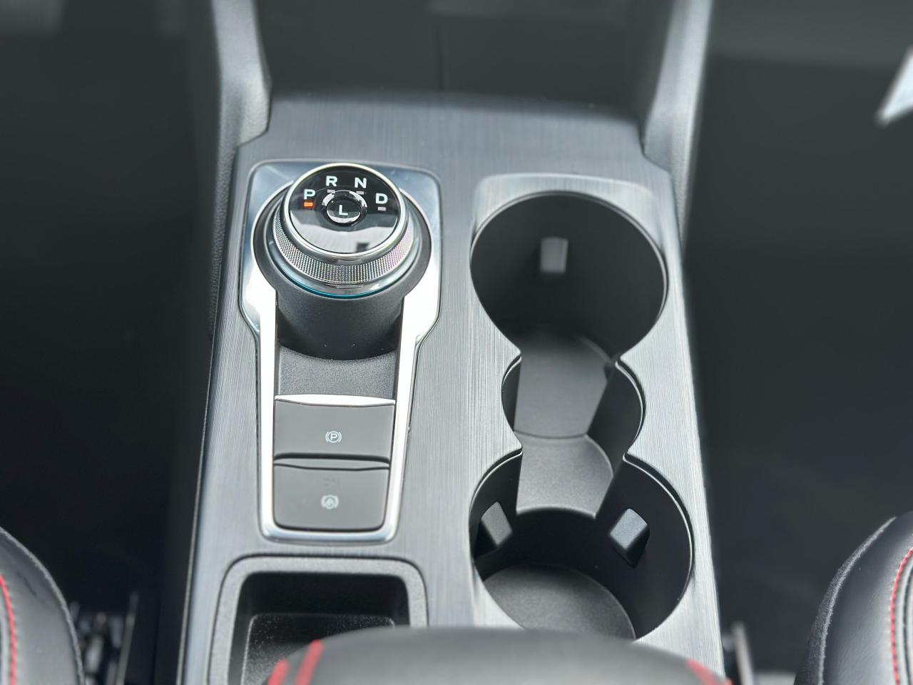 2025 Ford Escape ST-Line AWD Photo5