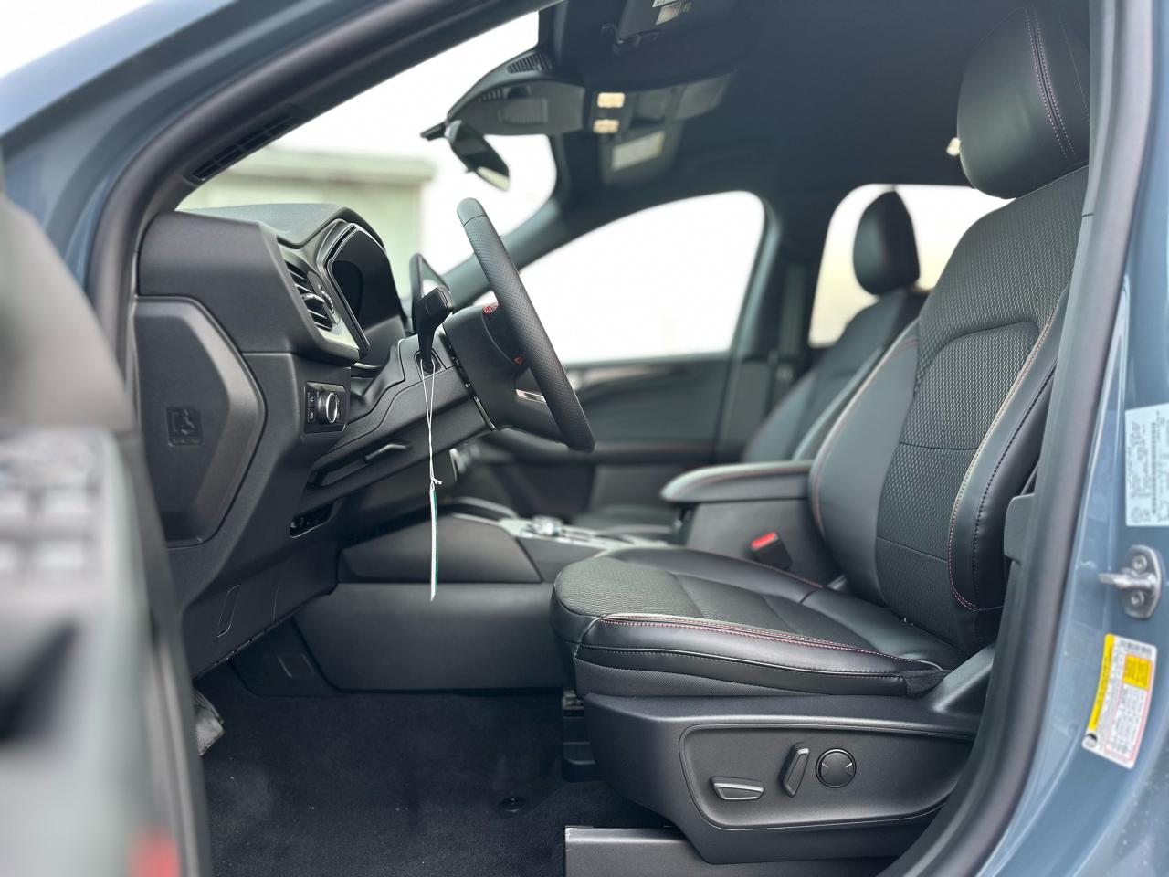 2025 Ford Escape ST-Line AWD Photo5