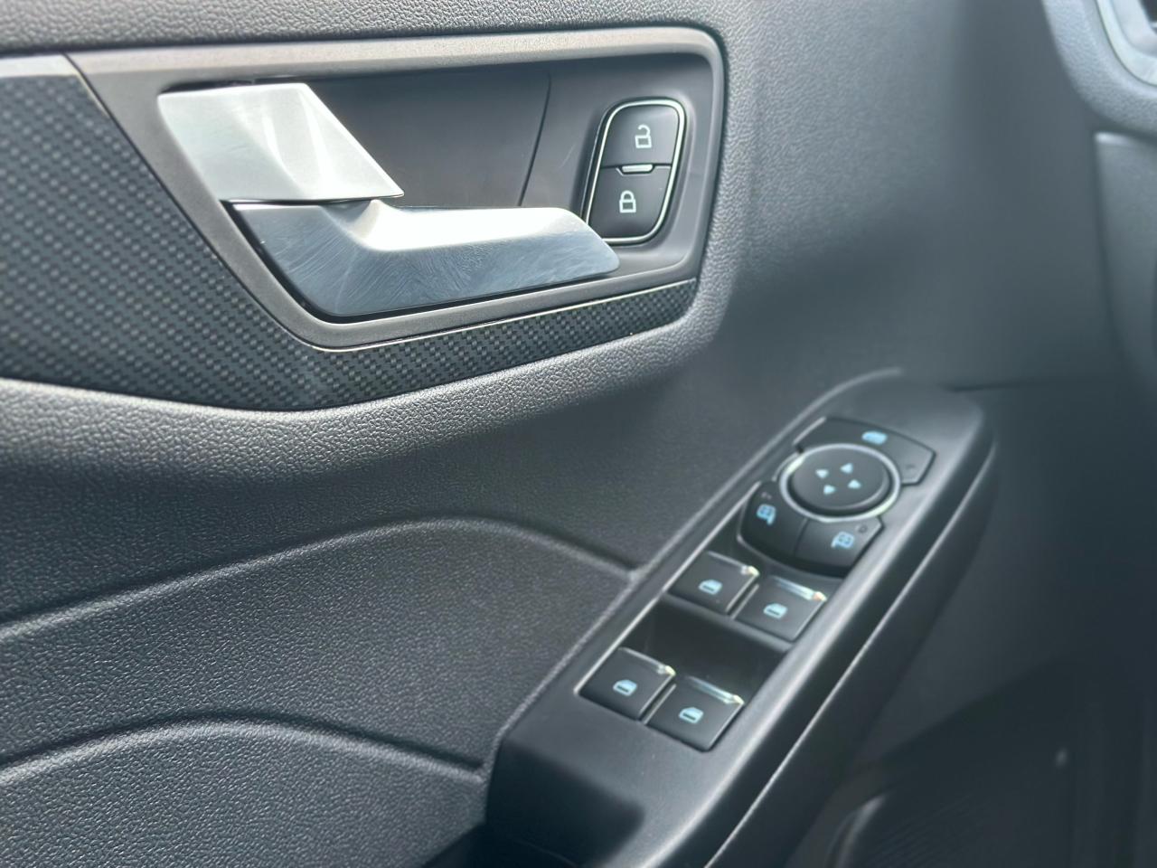 2025 Ford Escape ST-Line AWD Photo5