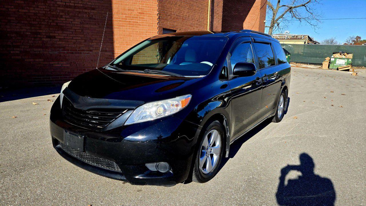 Used 2014 Toyota Sienna 5DR 7-PASS FWD for sale in Burlington, ON