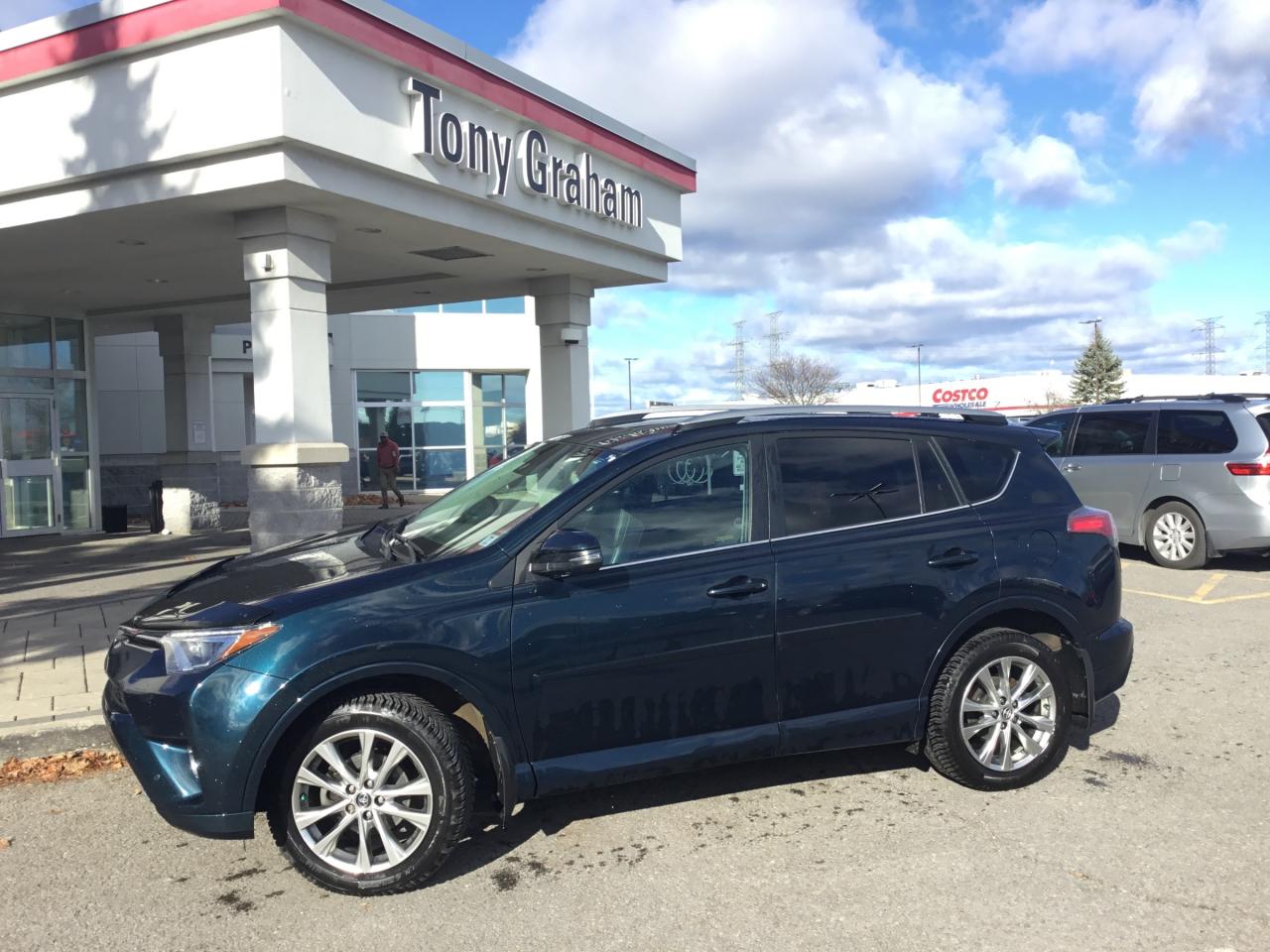 Used 2018 Toyota RAV4 LIMITED for sale in Ottawa, ON